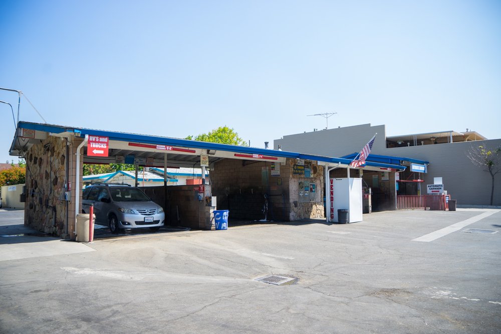 Family Thrifty Carwash self-serve bays in Mountain View